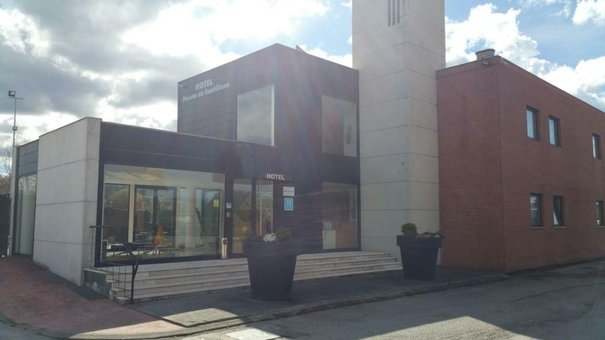 Puerta De Santillana Reocín Exteriör bild
