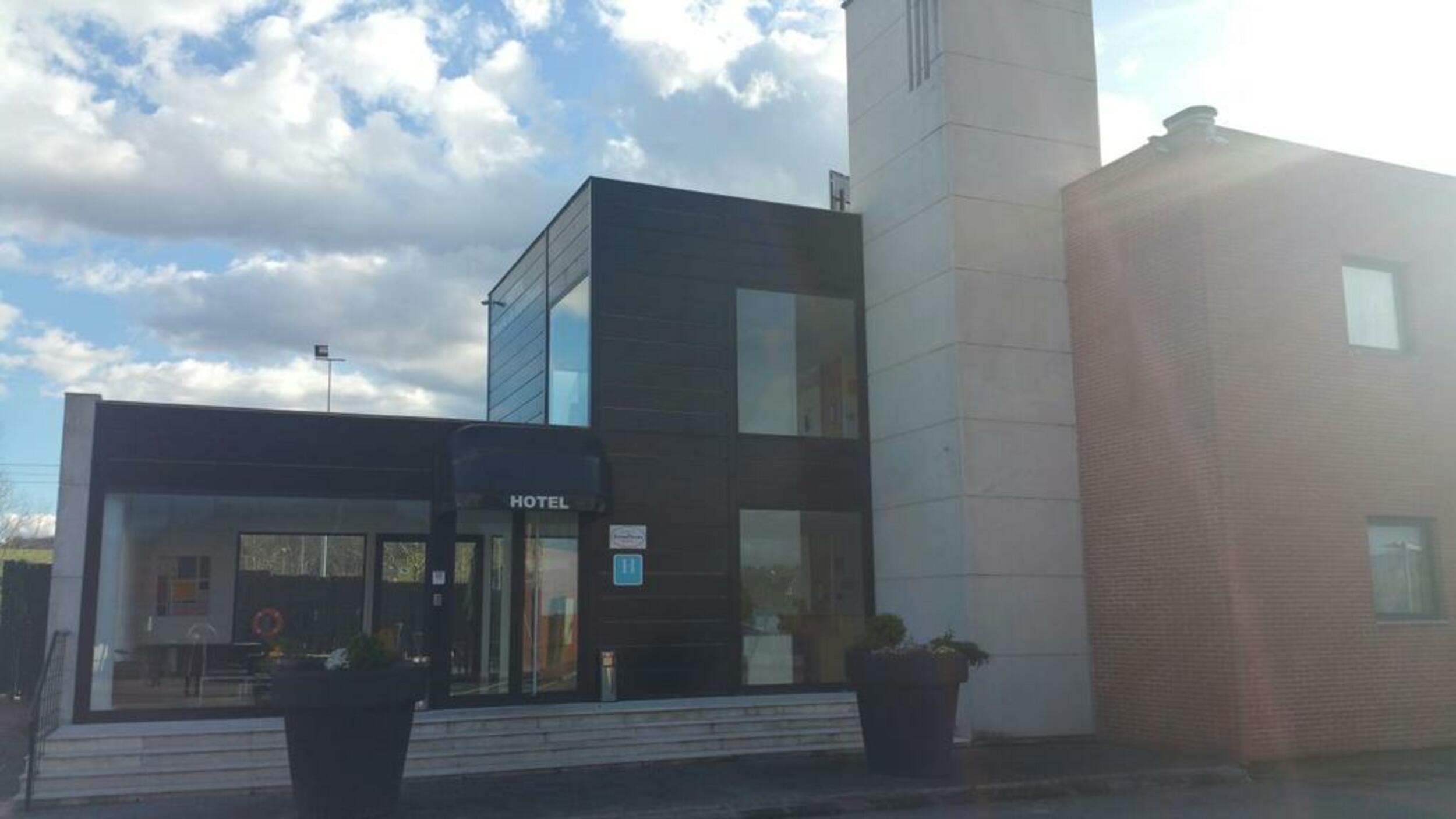 Puerta De Santillana Reocín Exteriör bild